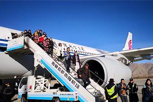 奥纳纳的航班无法降落在比赛地，绕行抵达后距喀麦隆比赛约10小时